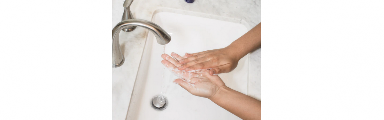 Hände beim waschen